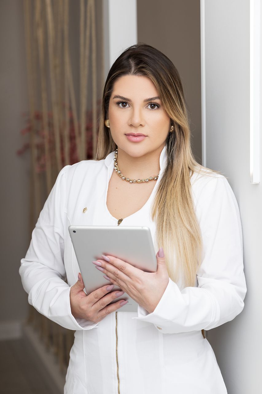 Emanuelle Maia, responsável técnica da Harmonelle Clínica